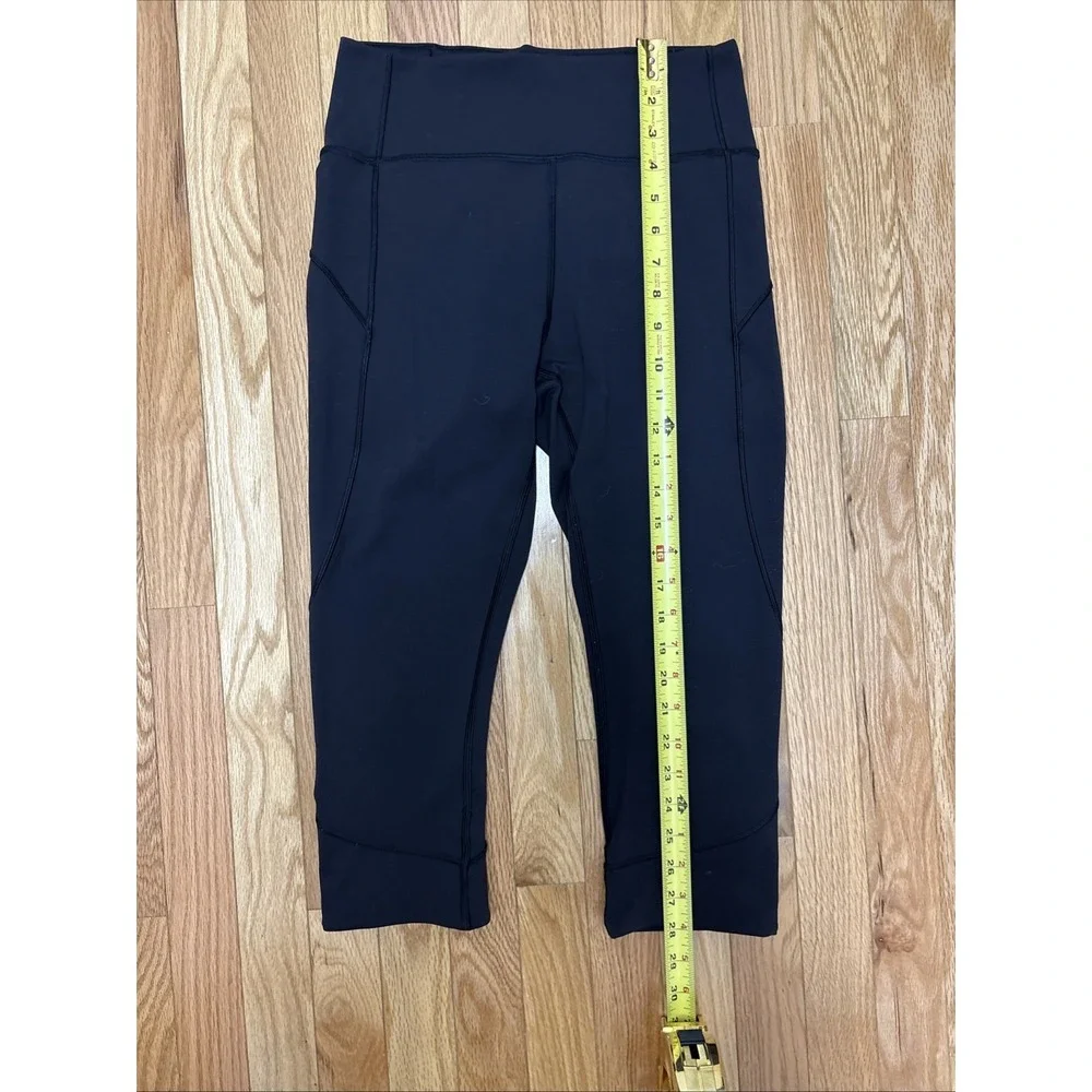 Lululemon Woman's Black In‎ Movement Crop 19